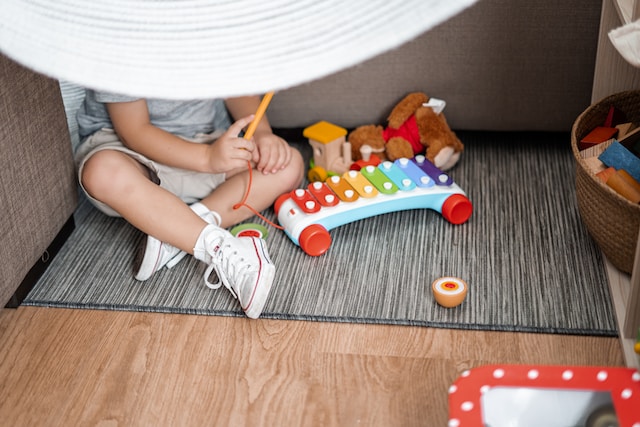 cómo enseñar a tu hijo a atarse los cordones